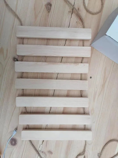 Pont Suspendu Mural Chat en Bois Naturel